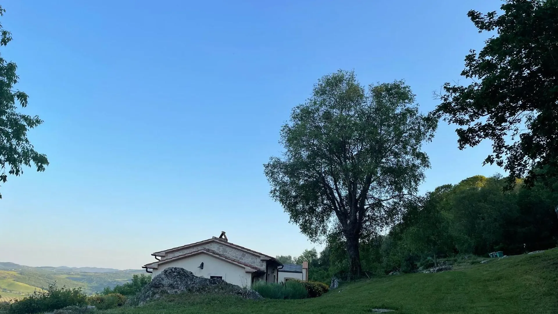 Il Nido Del Falco Nelle Antiche Mura Saturnia